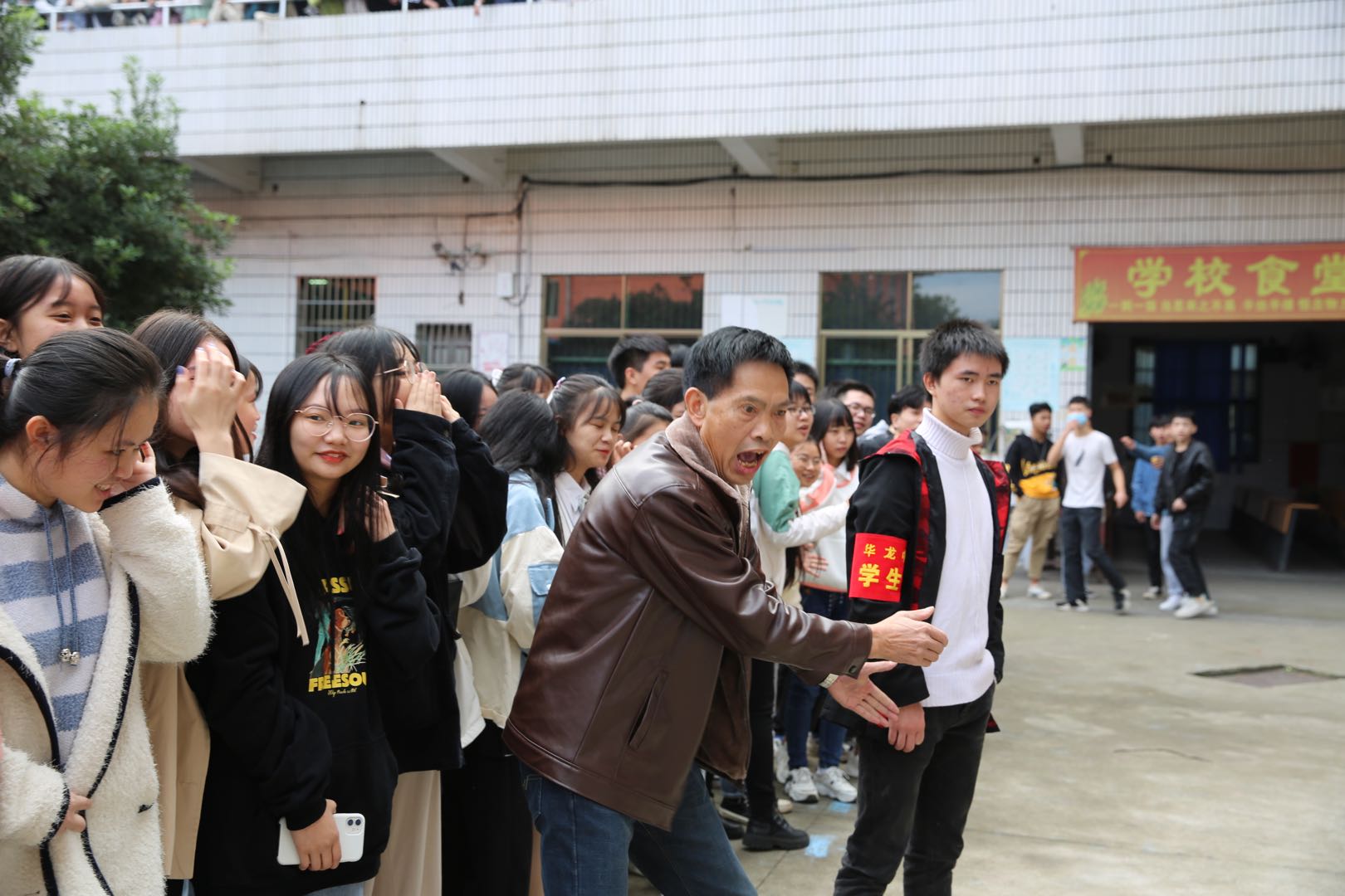 邵陽市華龍中學(xué),邵陽中學(xué)教育,高中教育,師資雄厚,名優(yōu)教師 邵陽市華龍中學(xué),邵陽中學(xué)教育,高中教育,師資雄厚,名優(yōu)教師