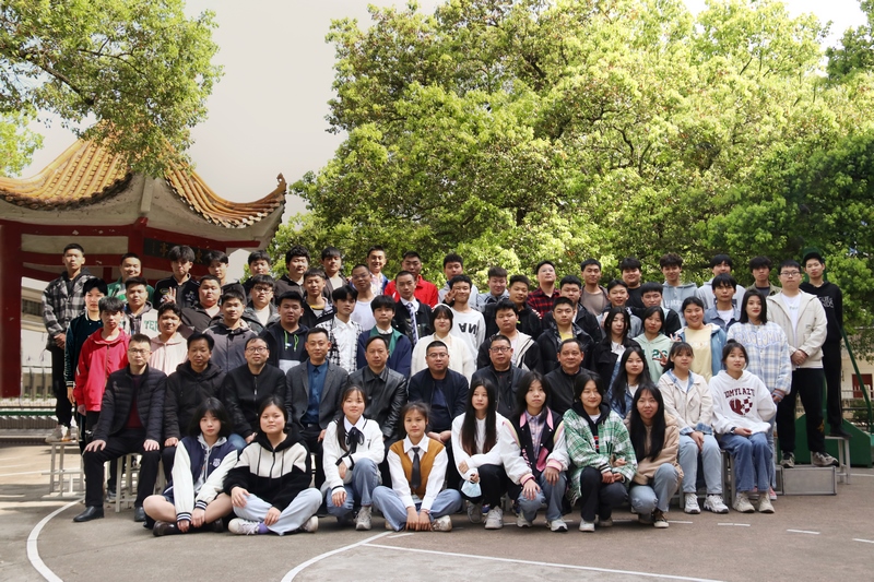 邵陽市華龍中學,邵陽中學教育,高中教育,師資雄厚,名優(yōu)教師 邵陽市華龍中學,邵陽中學教育,高中教育,師資雄厚,名優(yōu)教師